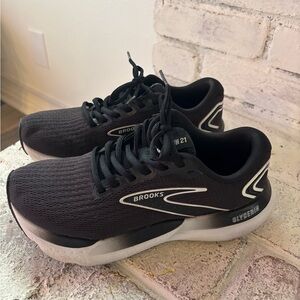 Brooks Black and White Glycerin 21
